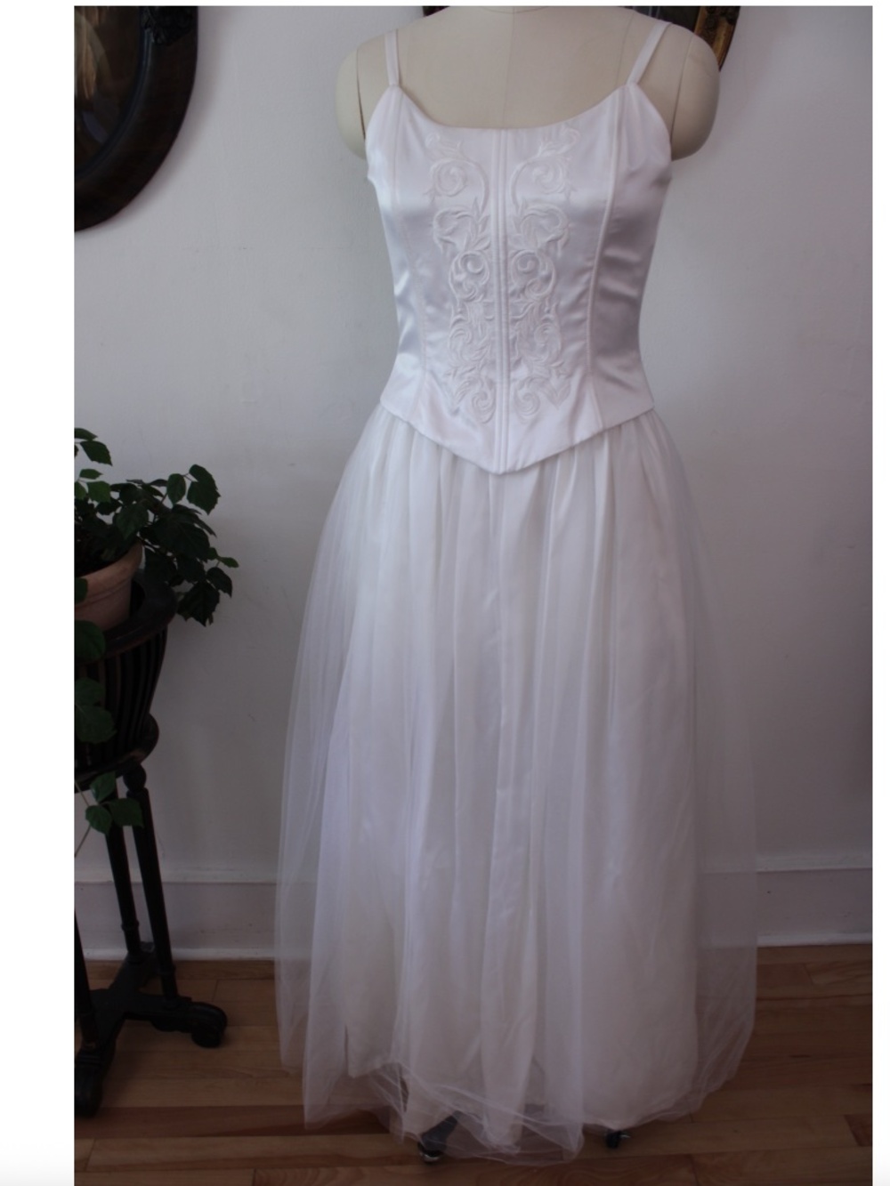 1990’s Jessica McClintock Gunne Sax White Embroidered Wedding Formal Prom Dress